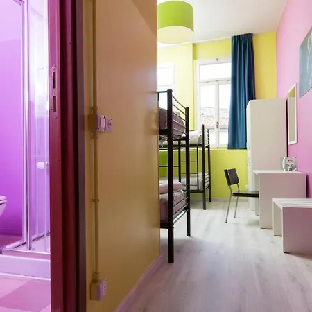 Wow Hostel *